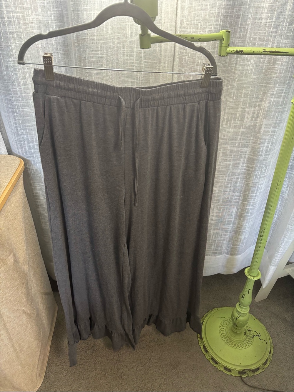 Gray women’s pull on flowy pants